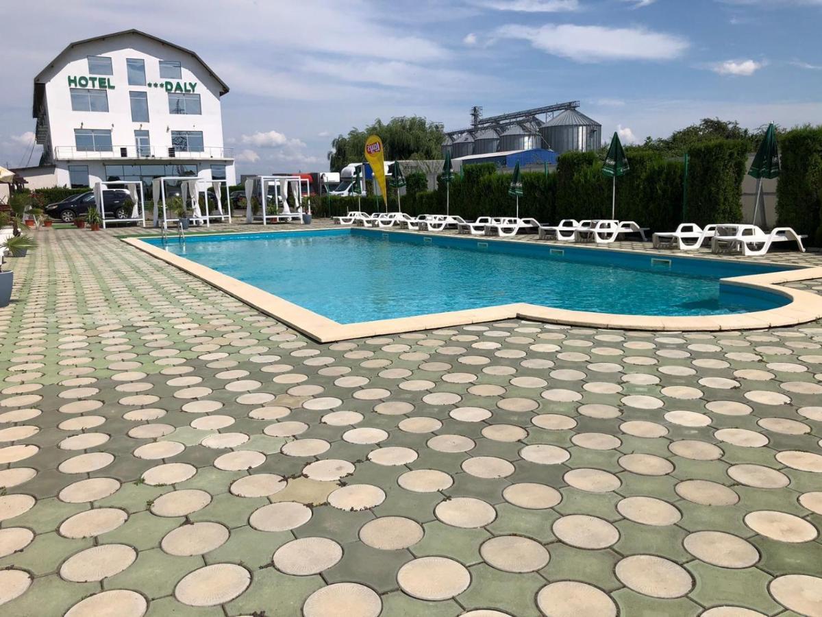 Hotel Daly Ploieşti Exteriér fotografie