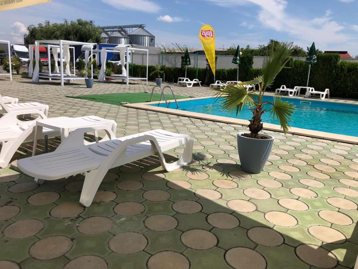 Hotel Daly Ploieşti Exteriér fotografie