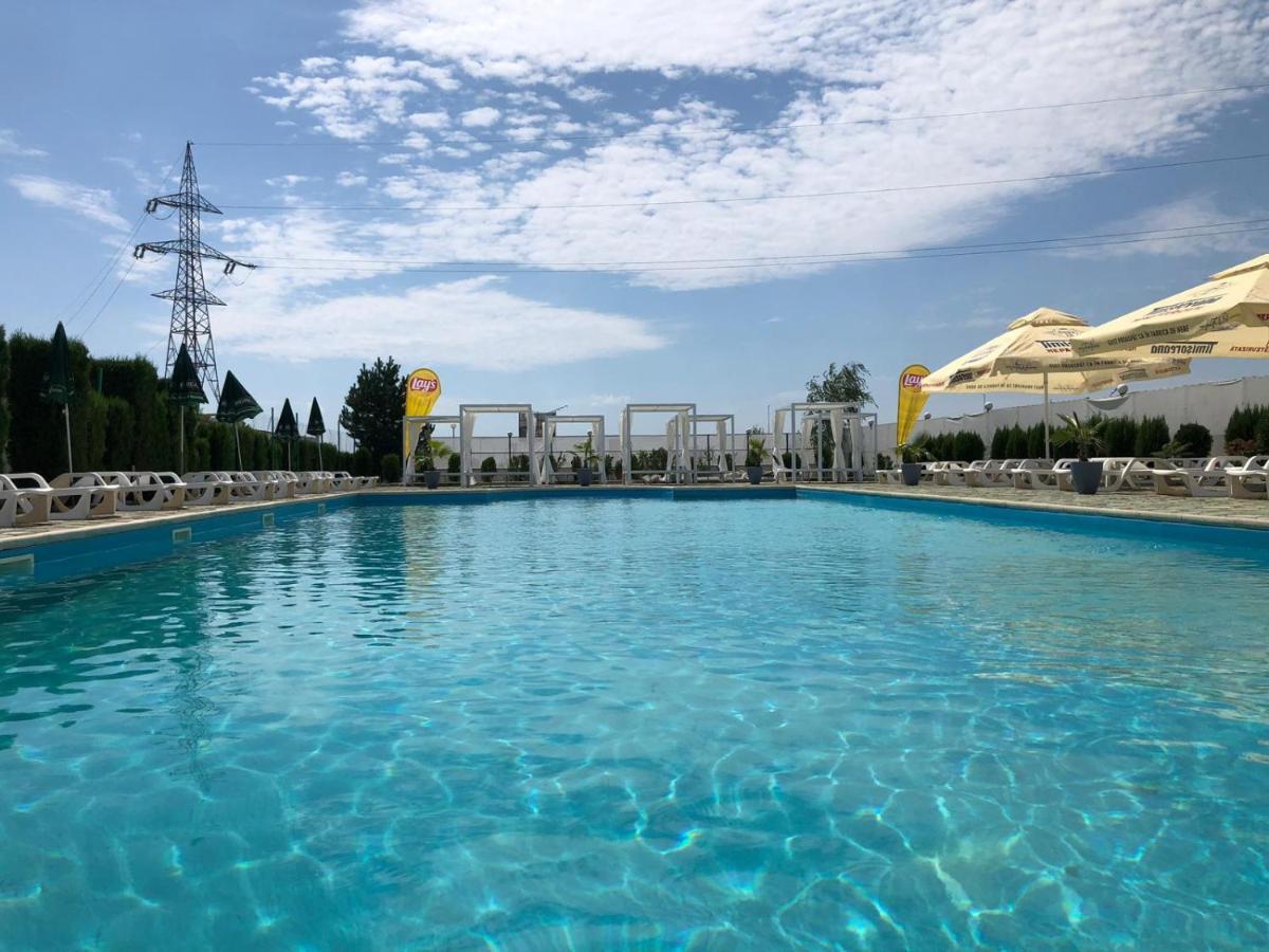 Hotel Daly Ploieşti Exteriér fotografie