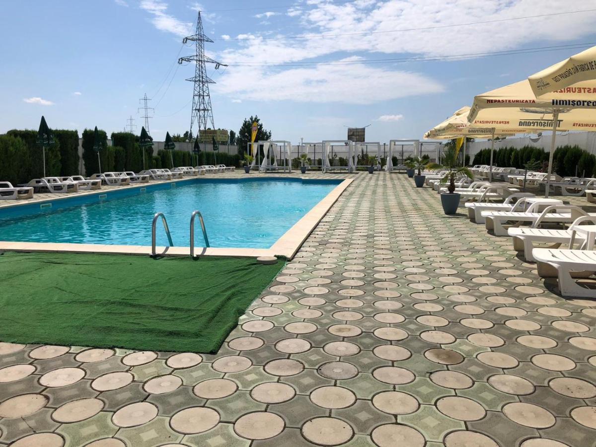 Hotel Daly Ploieşti Exteriér fotografie