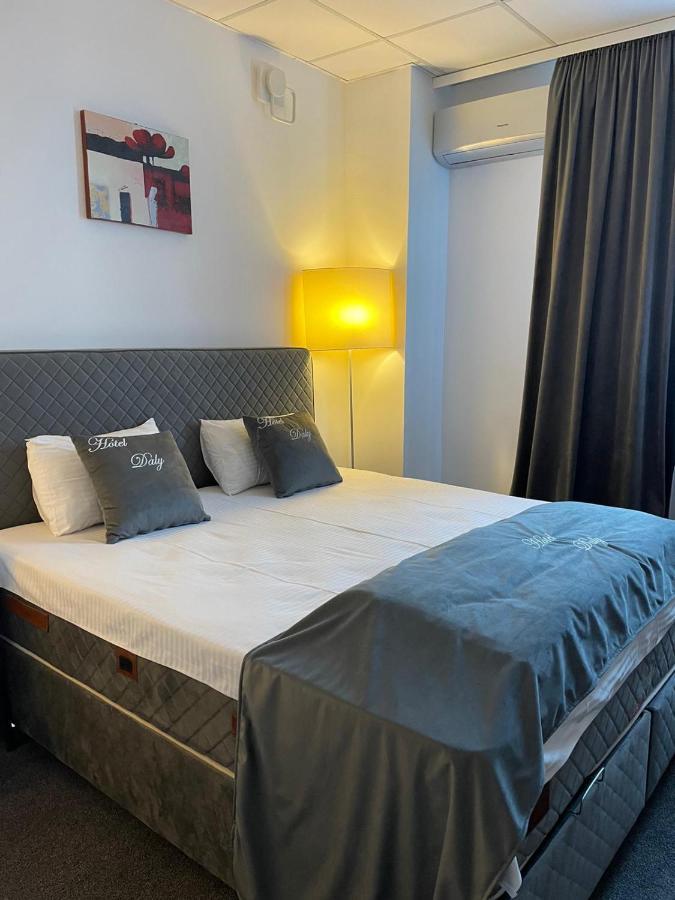 Hotel Daly Ploieşti Exteriér fotografie