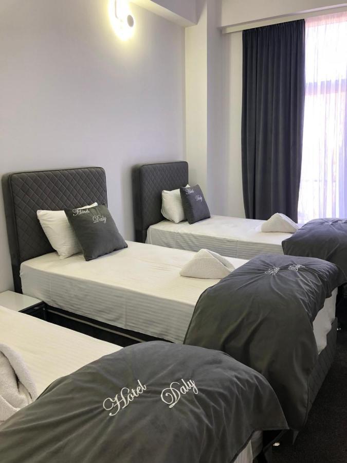 Hotel Daly Ploieşti Exteriér fotografie