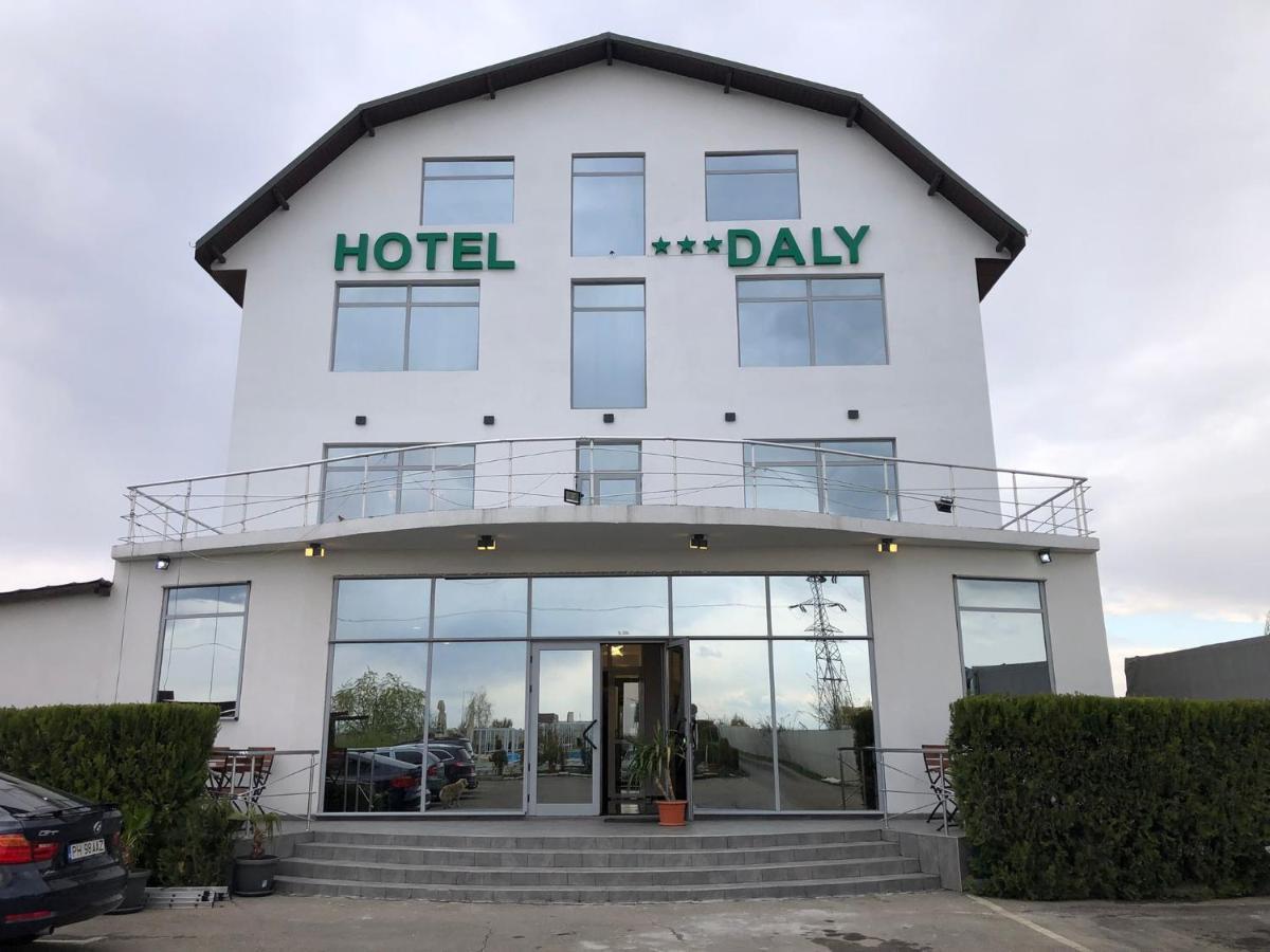 Hotel Daly Ploieşti Exteriér fotografie