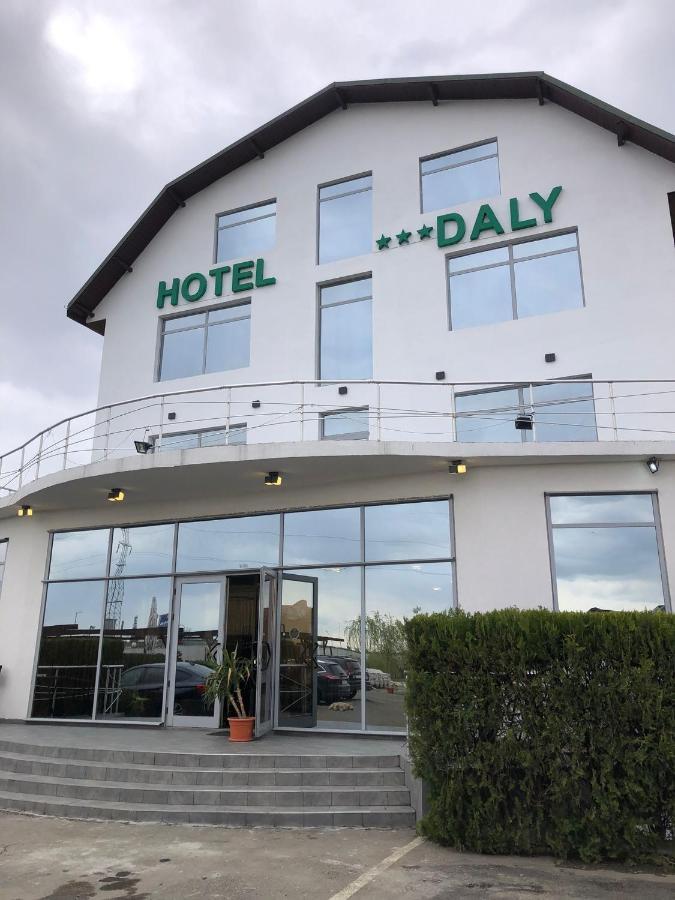 Hotel Daly Ploieşti Exteriér fotografie