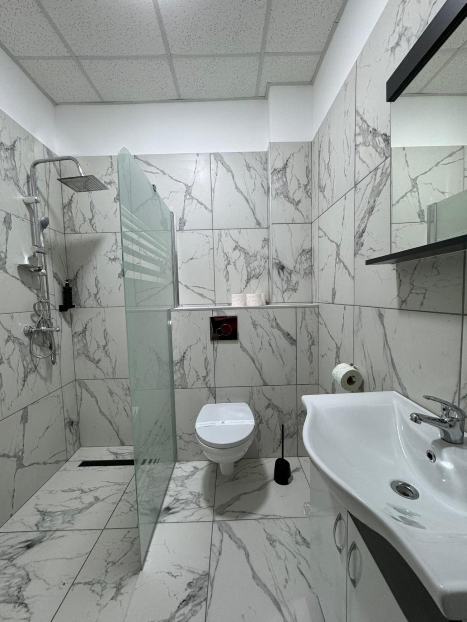 Hotel Daly Ploieşti Exteriér fotografie