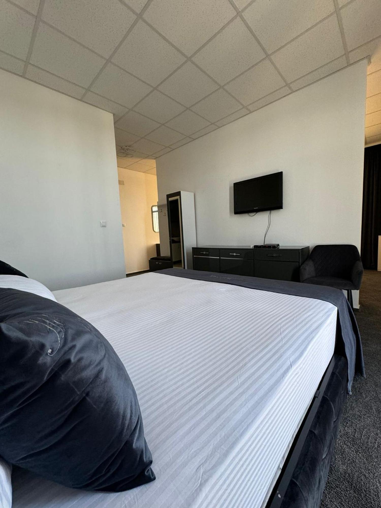 Hotel Daly Ploieşti Exteriér fotografie