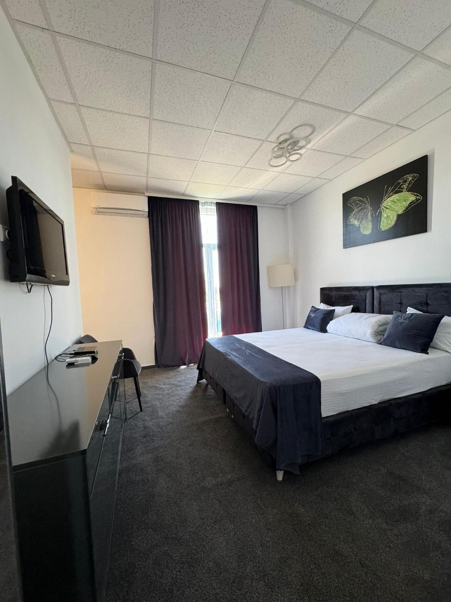 Hotel Daly Ploieşti Exteriér fotografie